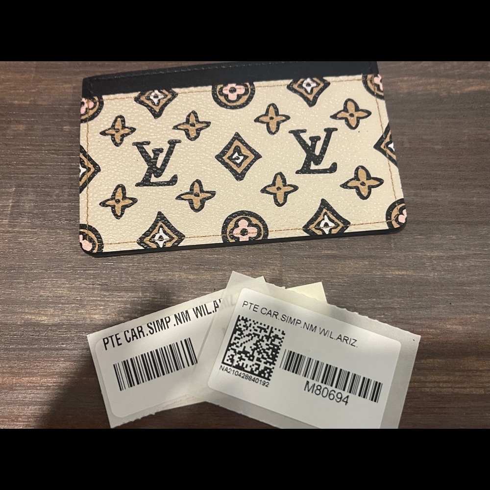 Brand new LV Limited edition card holder 👜